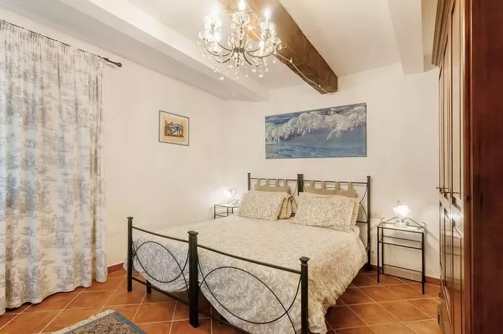 Double bedroom with iron bed and rustic decor at Podere Settefrati Tuscany