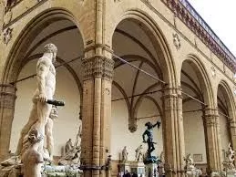 Piazza della Signoria è la piazza principale di Firenze, sede del potere civile e cuore della vita sociale della città. Si trova nella parte centrale della Firenze medievale, a sud della cattedrale di Santa Maria del Fiore. In passato ha assunto diversi nomi, come piazza dei Priori o piazza del Granduca