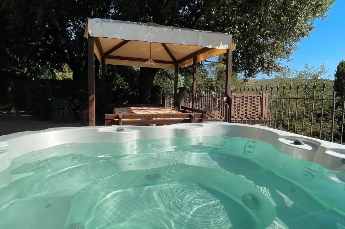 Hydromassage pool at Podere Settefrati farmhouse in Tuscany with relaxing water jets