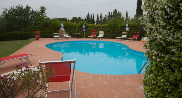 Pool with panoramic Tuscan view at Podere Settefrati