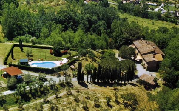 Tuscan farmhouse for holidays with pool for private use