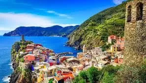 Vernazza harbor and colorful village in the Cinque Terre