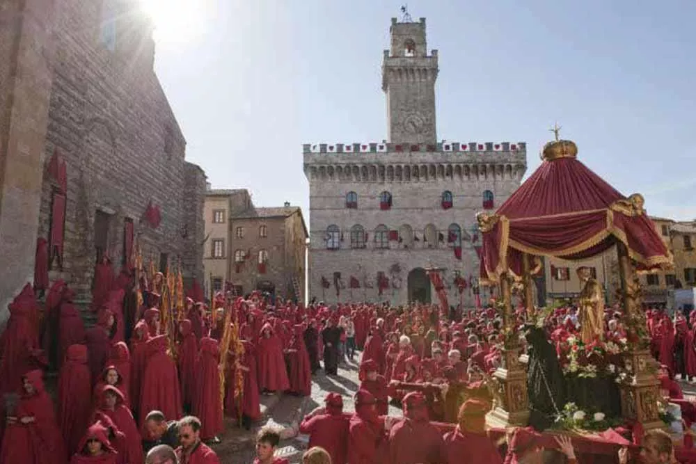 Historic festival in Volterra celebrating medieval traditions